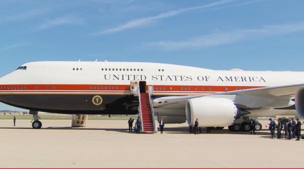 incident neobisnuit la air force one militarii americani au declansat din greseala toboganul de urgenta ce spune donald trump foto