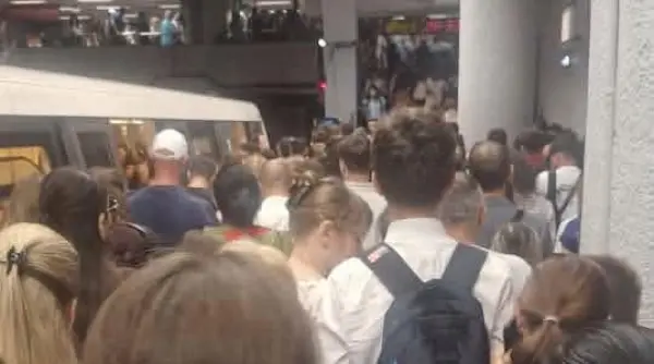 nou incident la metrou o femeie ar fi incercat sa se sinucida in statia stefan cel mare