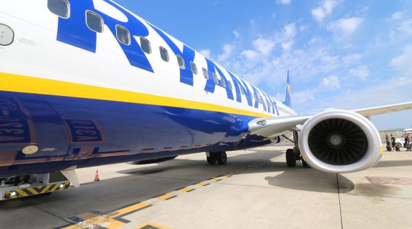 ryanair contraataca in cazul barbatului iesit pe geamul spart al avionului compania nu crede ca asa s a intamplat