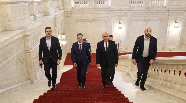kelemen hunor absent de langa premierul desemnat siegfried muresan in august il acuza de comportament inacceptabil