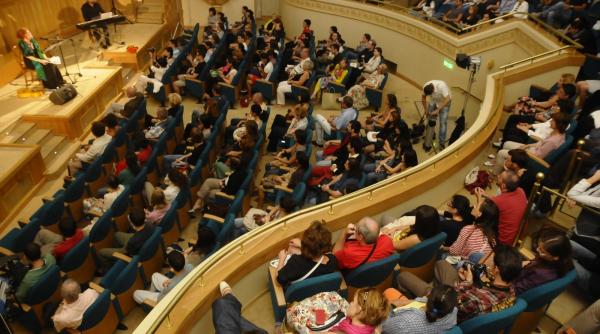 incepe festivalul strada de c arte intrarea este libera in limita locurilor disponibile