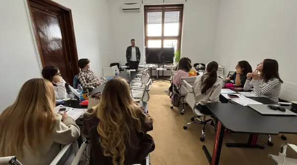 antreprenor sau angajat studentii snspa au explorat miturile si realitatile succesului alaturi de tudor curtifan