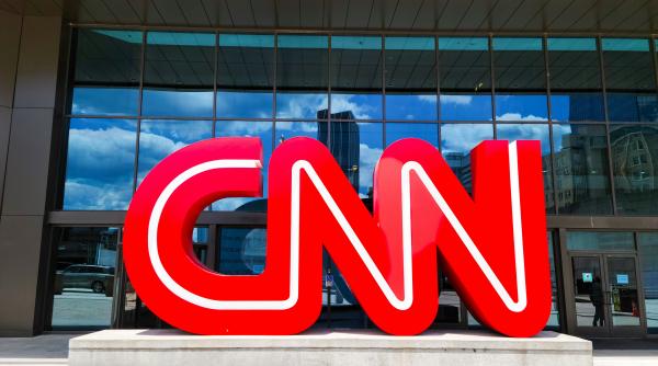 demisie cu scandal la cnn kara swisher pleaca dupa fuziunea cu paramount compania detinuta de un apropiat al lui donald trump