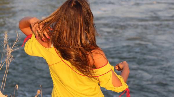 fata de 15 ani batuta in mangalia de trei adolescente pentru un trend de pe tiktok inspirat din cultura detinutilor