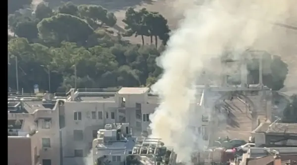 cladire prabusita la atena dupa o explozie puternica in apropierea acropolei oameni raniti si masini avariate foto video
