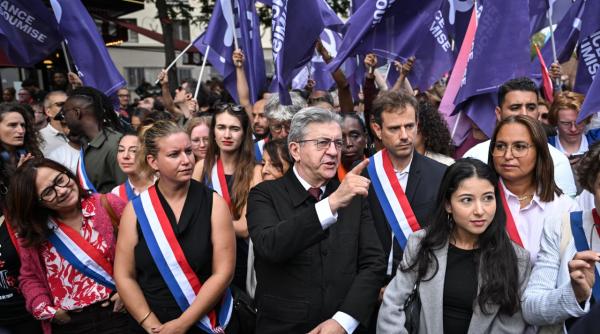 marine le pen si jean luc melenchon favoriti pentru a ajunge in finala prezidentiala din franta