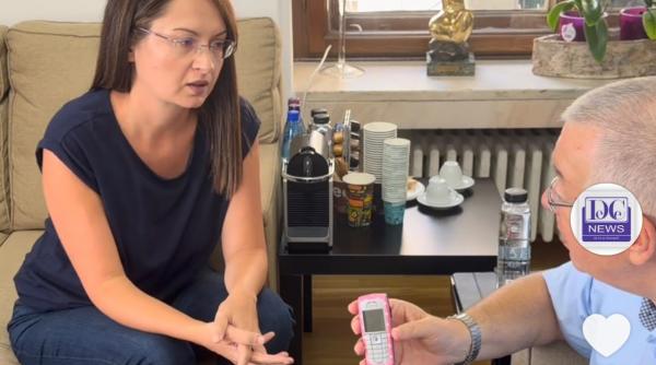 telefonul secret al lui bogdan chirieac un nokia roz ascunde nume de viitori ministri si premieri ce scrie aici nu e chiar roz video