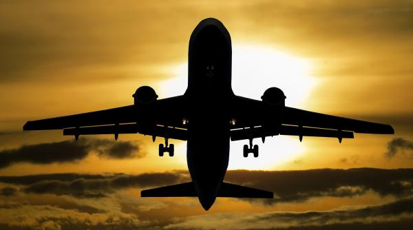 atentionare de calatorie in italia traficul aerian pe aeroportul international catania fontanarossa suspendat dupa reactivarea vulcanului etna