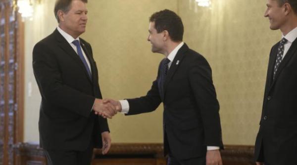 comparatia intre klaus iohannis si nicusor dan la onu care il face de ras pe bolojan
