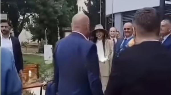 ilie bolojan huiduit la dragasani in timp ce inaugura noul sediu al primariei