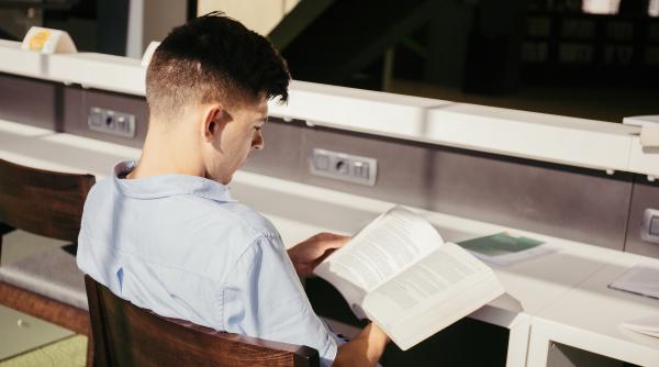 cititul in romania o batalie pe care o pierdem bogdan hrib ar trebui sa scriem texte de o pagina ar fi cel mai usor pentru cei care citesc video