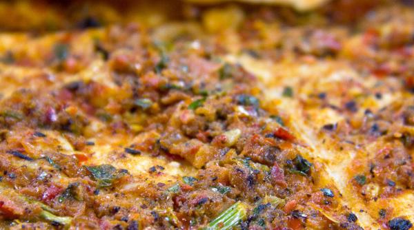 cum faci lahmacun reteta de pizza turceasca
