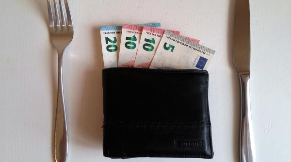 euro nu se va mai duce inapoi la 5 lei adrian asoltanie avertisment pentru romanii cu economii