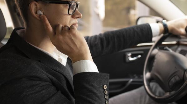audiobook urile solutia pentru timpul pierdut in trafic bogdan hrib e un mod de a nu ti mai obosi ochii mergi la serviciu si asculti razboi si pace