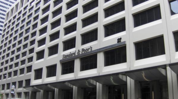 romania scapa de retrogradarea la junk standard poor s s p confirma ratingul bbb a 3