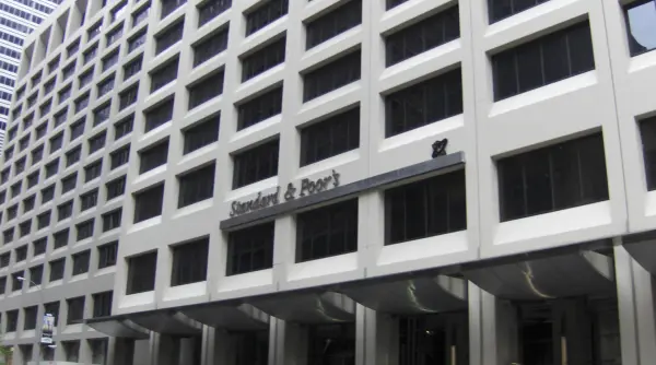 romania scapa de retrogradarea la junk standard poor s s p confirma ratingul bbb a 3