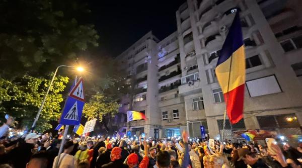 protestatarii de la arestul central loviti cu oua bogdan chirieac propunere de bun simt pentru autoritati foto