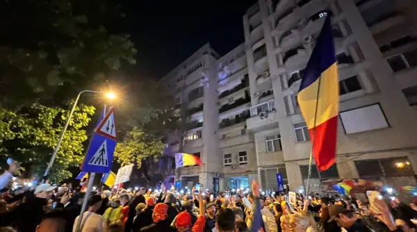 protestatarii de la arestul central loviti cu oua bogdan chirieac propunere de bun simt pentru autoritati foto