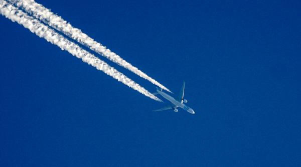 romania acaparata din nou de nebunia darelor chimice lasate de avioane cele mai stralucite minti ale tarii explica pe intelesul tuturor uriasa conspiratie