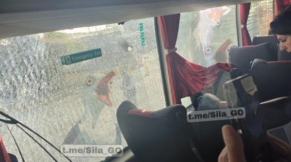 autobuz de pe ruta moldova ucraina lovit dupa ce un proiectil a cazut la vama palanca foto