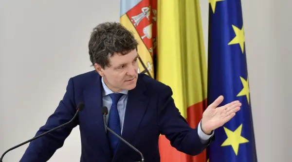 reactia lui nicusor dan dupa ce sustinatorii lui calin georgescu au aprins lumanari cu initialele lui cristian tudor popescu