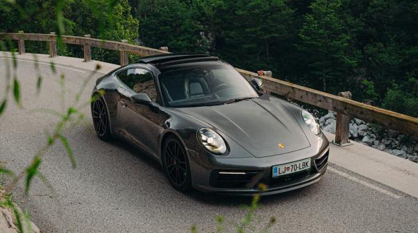 porsche strategie radicala va vinde mai putine masini dar cu preturi mai mari