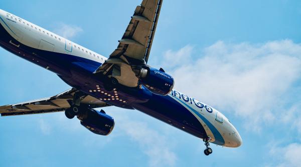 avion lovit de trasnet la peste 5 000 de metri imaginile cu botul aplatizat al aeronavei s au viralizat foto