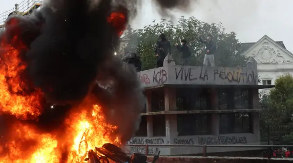 ciocniri intre politie si protestatari la bruxelles peste 30 000 de oameni manifesteaza impotriva masurilor de austeritate