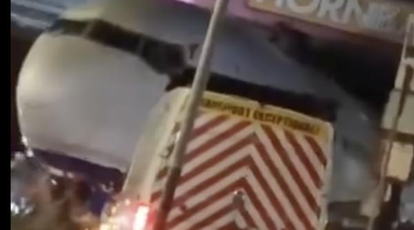 gluma momentului dupa ce un avion a ramas blocat pe dn1 supod video