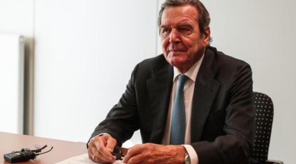 spd vrea excluderea fostului cancelar gerhard schroder din partid dupa ce a sarbatorit cu vladimir putin ziua de nastere a liderului rus o rusine pentru intreaga tara