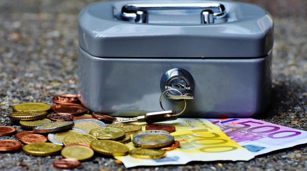 curs valutar bnr 12 octombrie leul s a apreciat fata de euro dar pierde teren fata de dolar