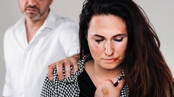 cornelia se temea ca isi face fetele de rusine daca cere ajutor acum patru copii au ramas fara mama tragedia care pune sub semnul intrebarii reactia autoritatilor
