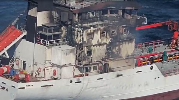 alerta pe marea neagra fortele mai intervin pentru evacuarea marinarilor de pe o nava avariata marea extrem de agitata ingreuneaza misiunea video