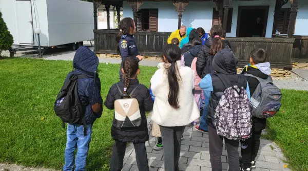 segregarea scolara a elevilor romi o realitate dura in romania conf univ dr delia grigore copiii romi stau in ultima banca
