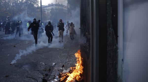 europa arde sub un asalt de violenta de ce au devenit oamenii atat de agresivi doi psihologi raspund sfarsitul unei etape istorice