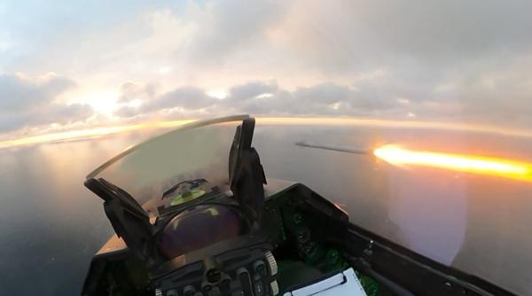 imagini spectaculoase din cabina unui avion f 16 care a doborat sambata o drona intrata in spatiul aerian romanesc