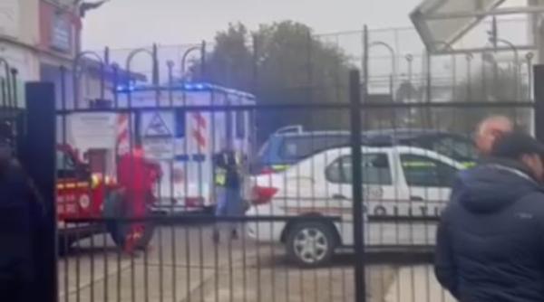 atac cu cutitul la o scoala din bistrita un elev de clasa a saptea a ranit o profesoara si un coleg