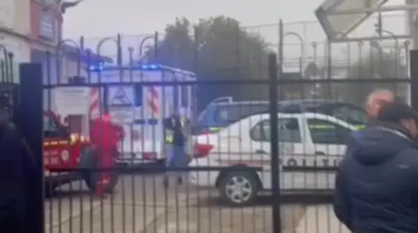 atac cu cutitul la o scoala din bistrita un elev de clasa a saptea a ranit o profesoara si un coleg