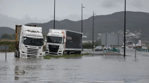 inundatiile fac si in acest an victime in regiunea valencia din spania populatia indemnata sa ramana in case