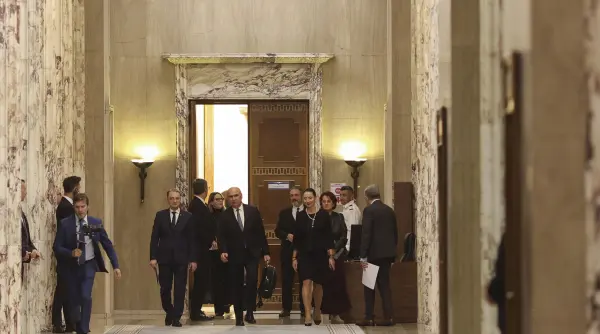 bolojan si a luat ghiozdanelul si a plecat din guvern imaginile serii