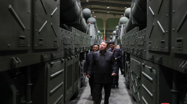 kim jong un dictatorul nord coreean prima aparitie dupa zvonul ca ar fi in coma foto