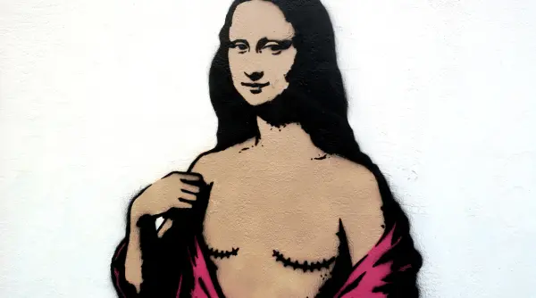 mona lisa cu cicatrici de mastectomie pictura murala realizata de alexsandro palombo in fata institutului national al cancerului din milano