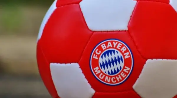 vincent kompany ramane internat intr un spital din munchen antrenorul lui bayern munchen s a prabusit pe teren