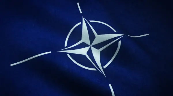 cinci puteri militare europene vor sa preia mai multe responsabilitati in nato
