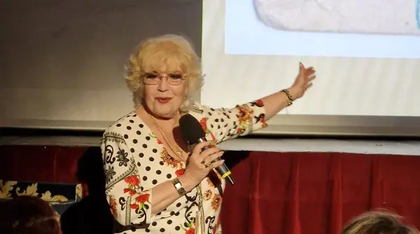 corina chiriac istoriile unei mari artiste aproape 400 de obiecte si documente reunite intr o colectie speciala lansata de muzeul national de istorie a romaniei