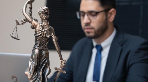 Disputa "avocatului obligatoriu": UNBR reacționează după ce Concordia a cerut retragerea proiectului de la Senat: "Protecția împotriva imposturii este un interes comun al profesiilor"