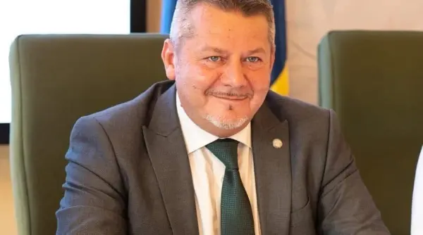 noul prefect al judetului arad fost ospatar in tinerete mihai fifor unii au o problema de cand a devenit munca cinstita un motiv de rusine