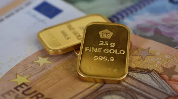 aurul in cadere abrupta avertismentul economistului radu georgescu este primul care ne anunta cand vine o criza