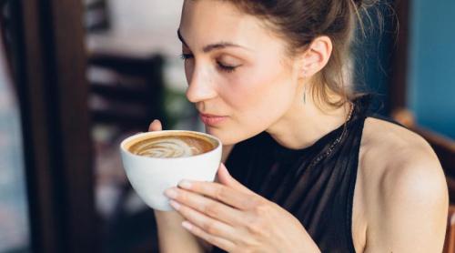 Cafeaua îți dă energie sau ți o ia? La ce oră ar putea deveni aliat sau inamic al organismului