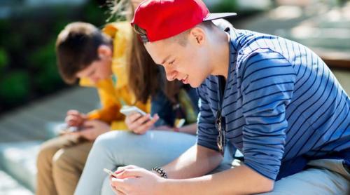 Copiii, mai rapizi decât legea. Cum au fentat adolescenții restricțiile de pe social media